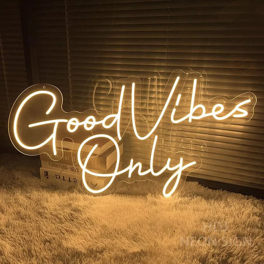 Neon sign Good Vibes Only