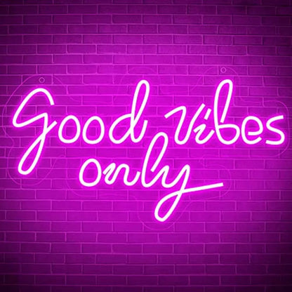 Neon sign Good Vibes Only