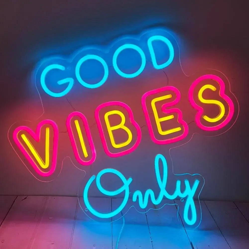 Neon sign Good Vibes Only
