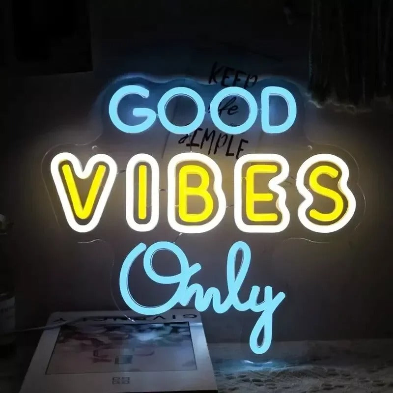 Neon sign Good Vibes Only